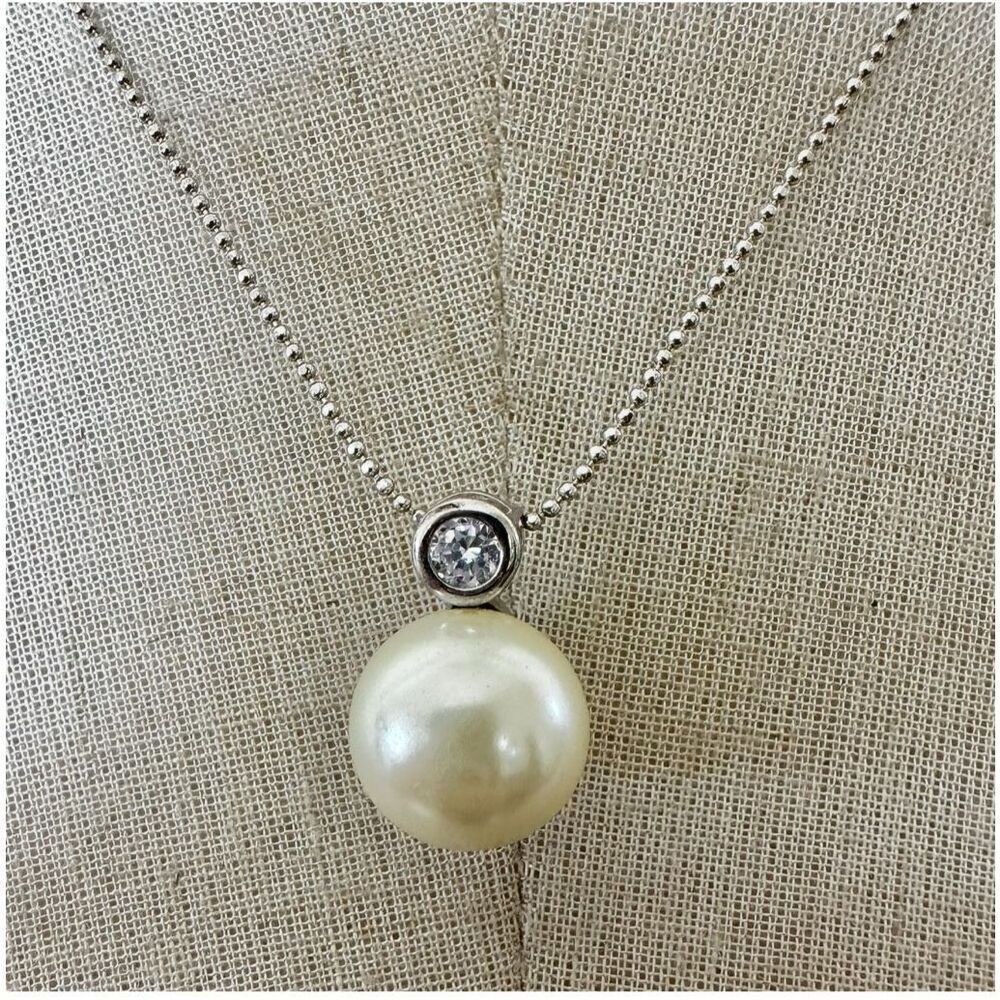 NR pearl pendant necklace